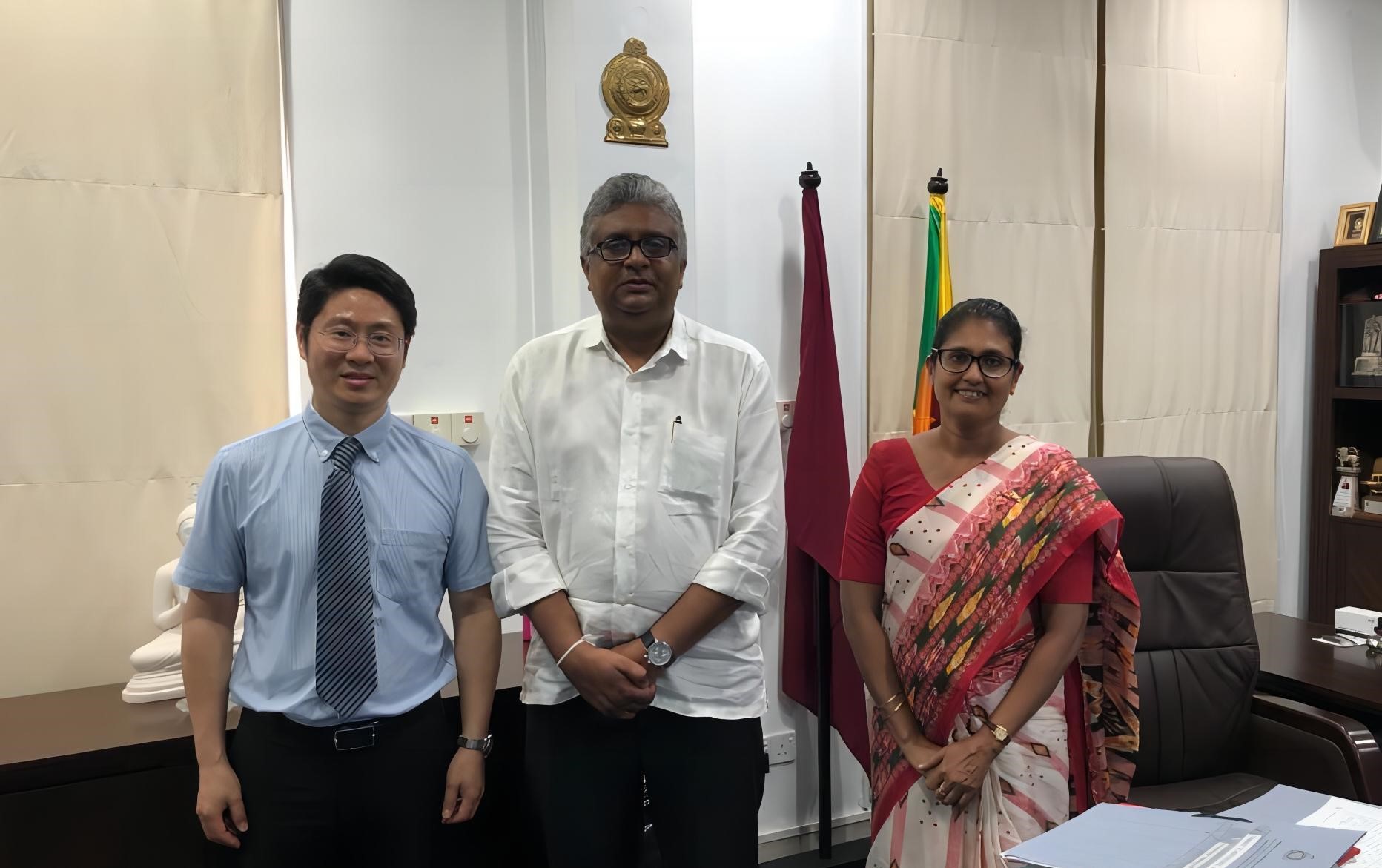 A Duo of Directors of the Confucius Institute at the University of Colombo (CIUC) visited the UGC Chairman